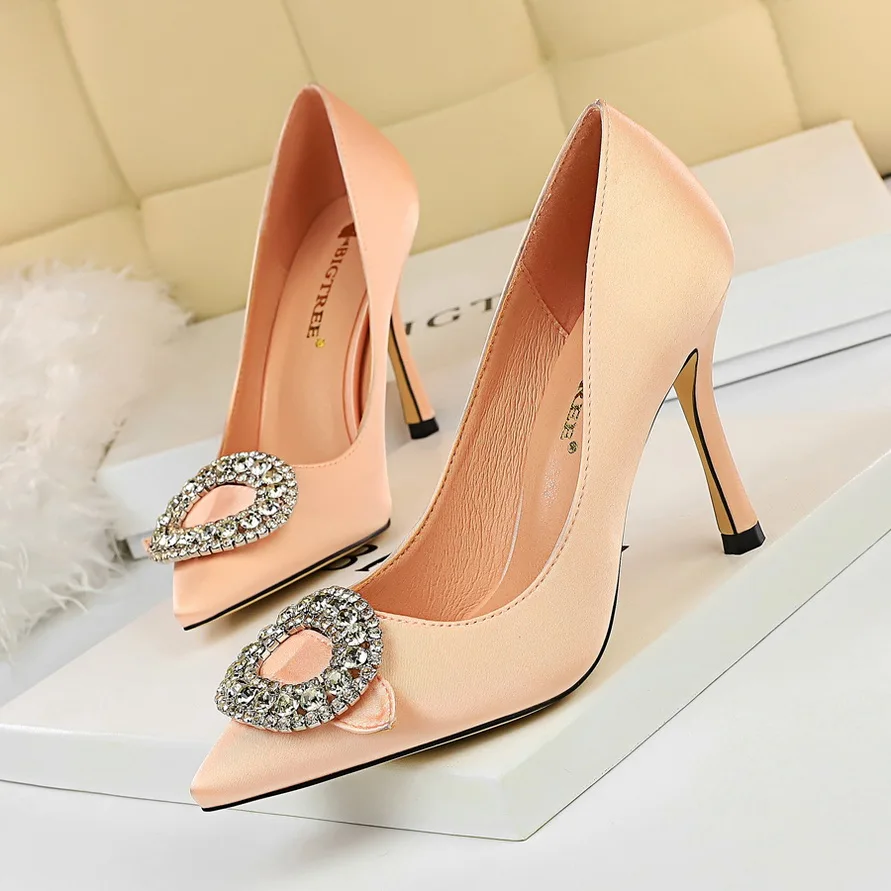 new ladies heel shoes
