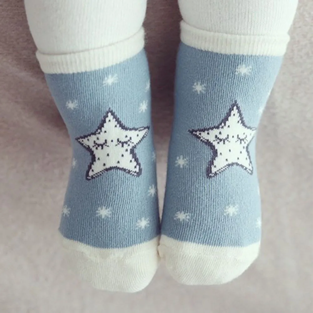Осенне-зимние носки для малышей с героями мультфильмов; хлопковые милые Нескользящие Асимметричные весенние носки - Цвет: Blue star