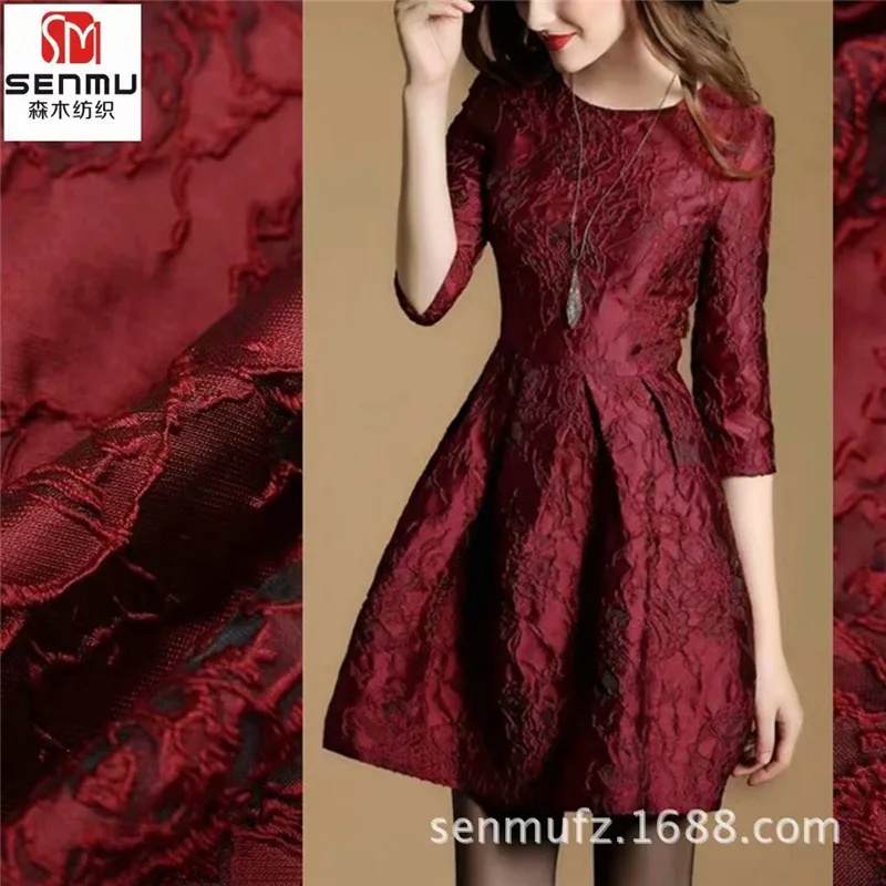 

Gold three-dimensional jacquard brocade fabric crisp coat flowers jacquard fabric Italian fashion patchwork fabric cloth DK07