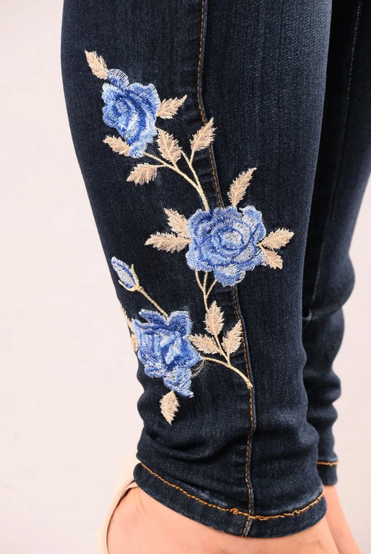 Стрейчевые вышитые джинсы для женщин, эластичные джинсы с цветочным принтом, узкие брюки, джинсовые брюки, облегающие карманы темно-синего цвета размера плюс 6Q0343
