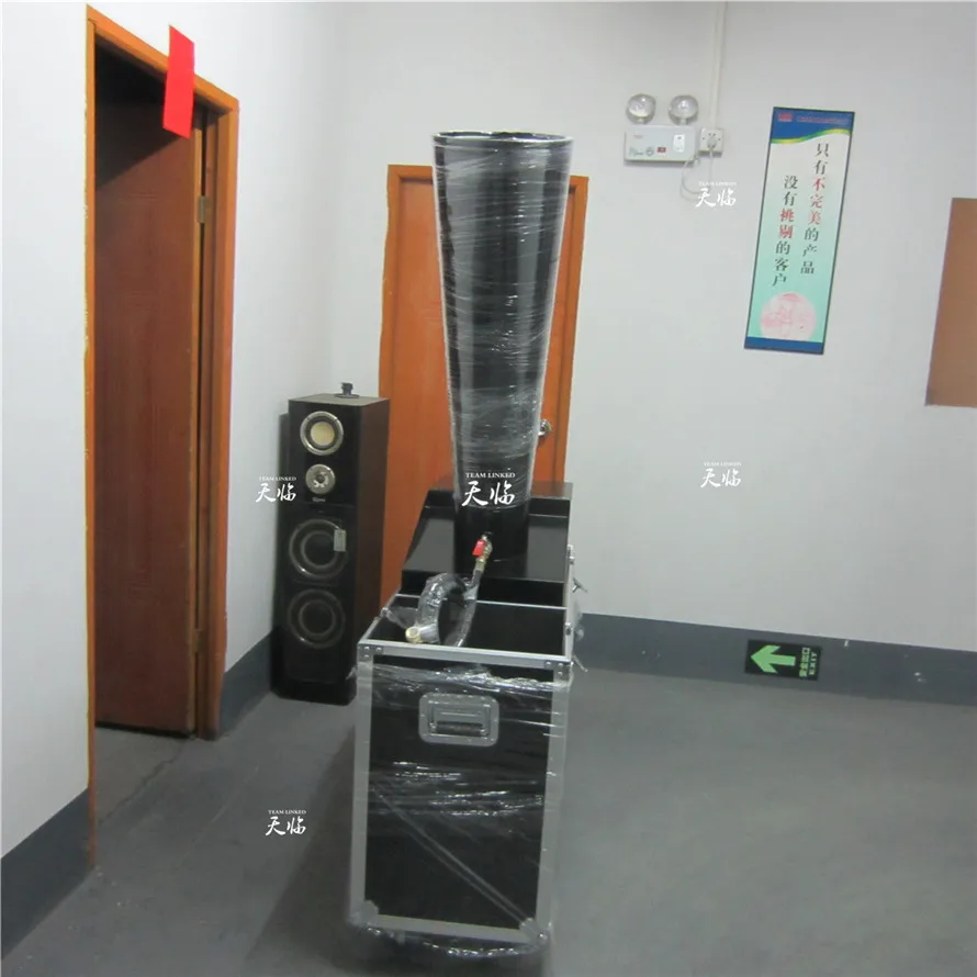 

1PC Free Shipping High Quality Confetti cannon machine Flycase Co2 Gas Confetti Machine Manual Control with Gas Pipe+20KG paper