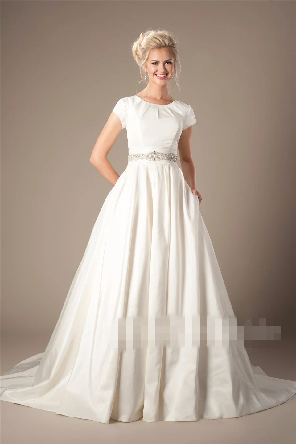 A Line Винтаж тафта Скромные Свадебные платья с Кепки рукавами Vestido de Noiva
