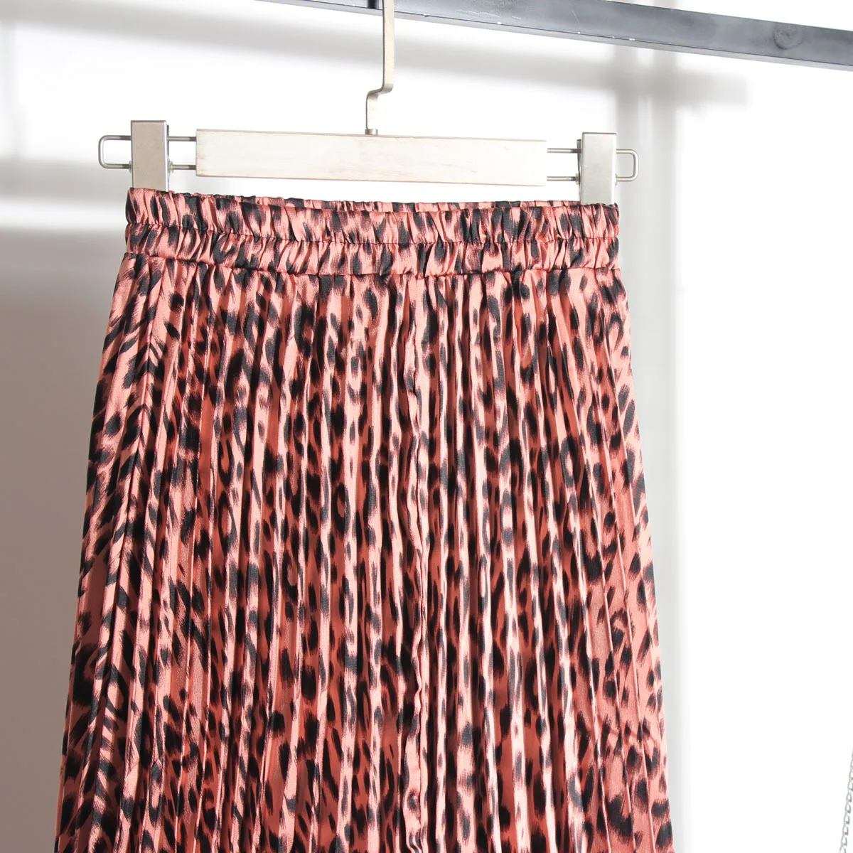 Новая весенняя Летняя женская винтажная плиссированная юбка с леопардовым принтом эластичная высокая талия приталенная Элегантная линия Повседневная Длинная юбка