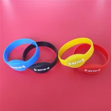 125KHZ EM4305 Rewritable RFID Bracelet Silicone Wristband Copy In Access Control Card