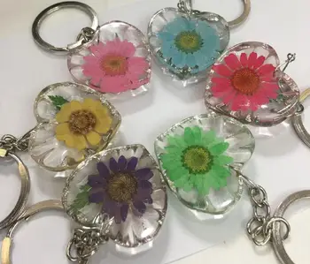 

free shipping yqtdmy 12 pcs Retro Heart style boutique True dried flowers sunflower keychain