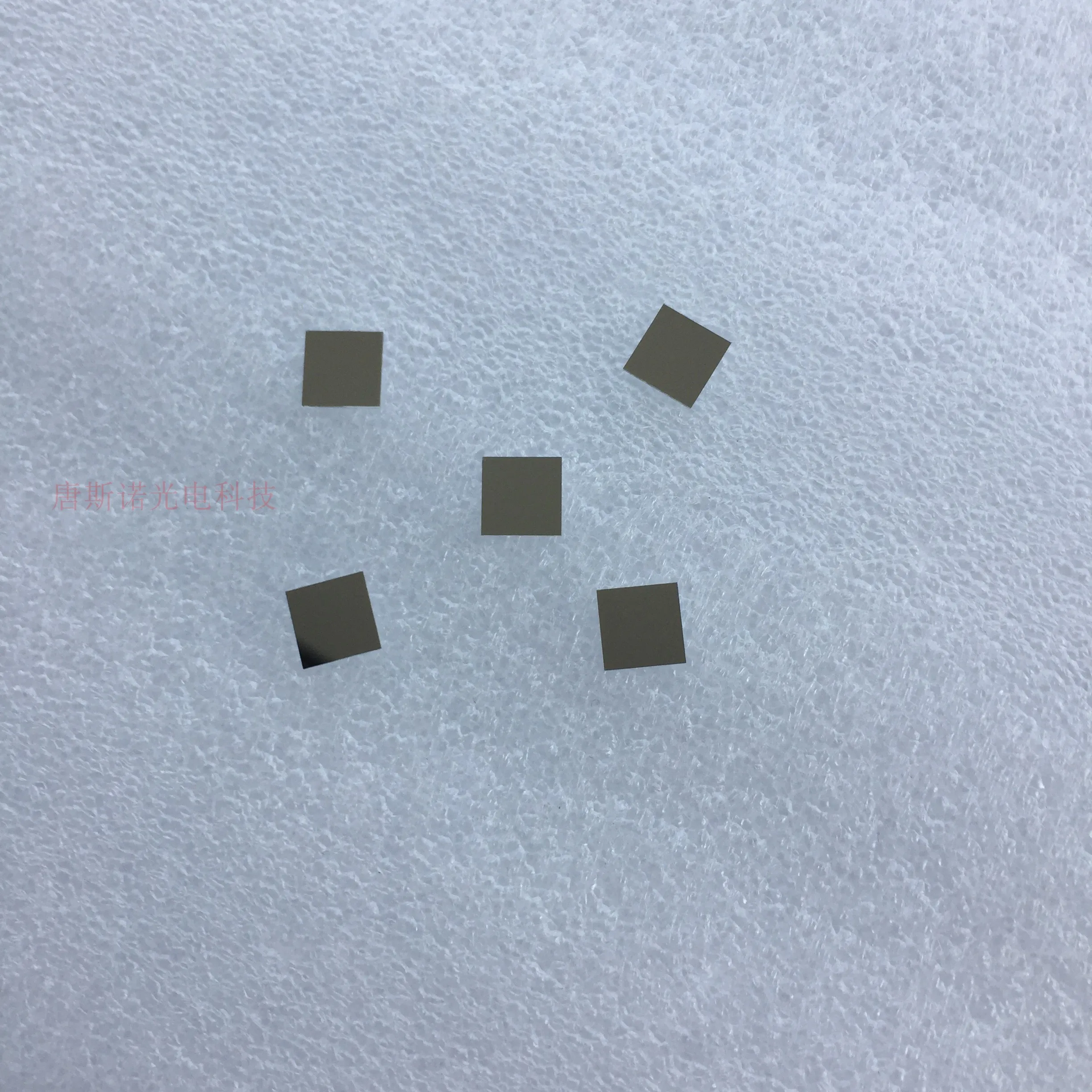 

940 Nm Infrared Narrowband Filter NBP940 Half-width 40 Nm Bandwidth 8*8*0.55mm 0.21mm
