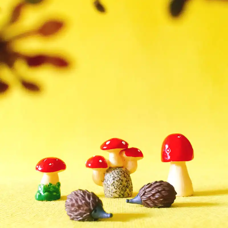 1 pcs/miniaturas de cogumelo vermelho/2 pcs ouriços/bonito/fada do jardim gnome/musgo terrário decoração /artesanato suprimentos/bonsai/figurine