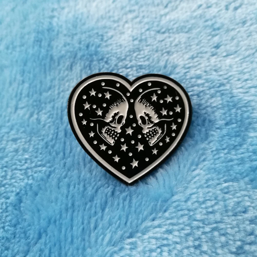 Lovers Hard Enamel Lapel Pin Valentine Gift Love Heart Badgein Pins