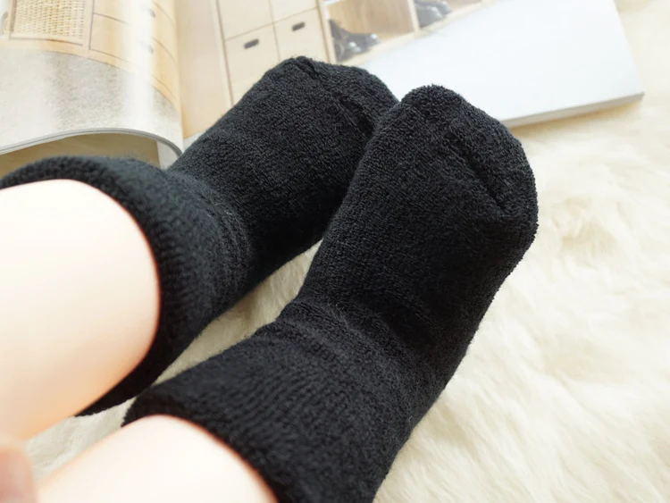 От 0 до 4 лет детская зимняя махровые Тапочки socksthickening двухэтажные ворс Детская домашняя Sox Solid супер теплый для маленьких мальчиков носки для девочек - Цвет: Black