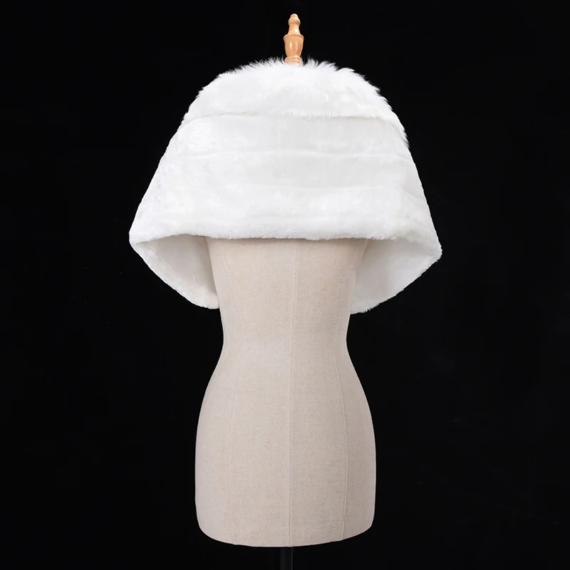 Cheap Warm faux fur Coat White Wedding Wrap Winter Wedding Bolero 2018 Jacket Bridal Coat Wedding Accessories Wedding Cape Coat Cheap Warm faux fur Coat White Wedding Wrap Winter Wedding Bolero 2018 Jacket Bridal Coat Wedding Accessories Wedding Cape Coat