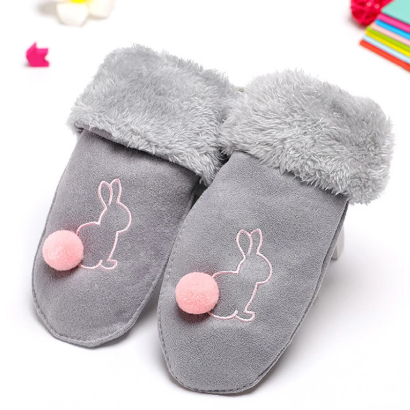 LNRRABC новинка, 1 пара, носки с вышивкой в корейском стиле варежки прекрасные перчатки с маленькими пушистыми помпончиками для детей с кроликом из мультфильма утепленная одежда из замши