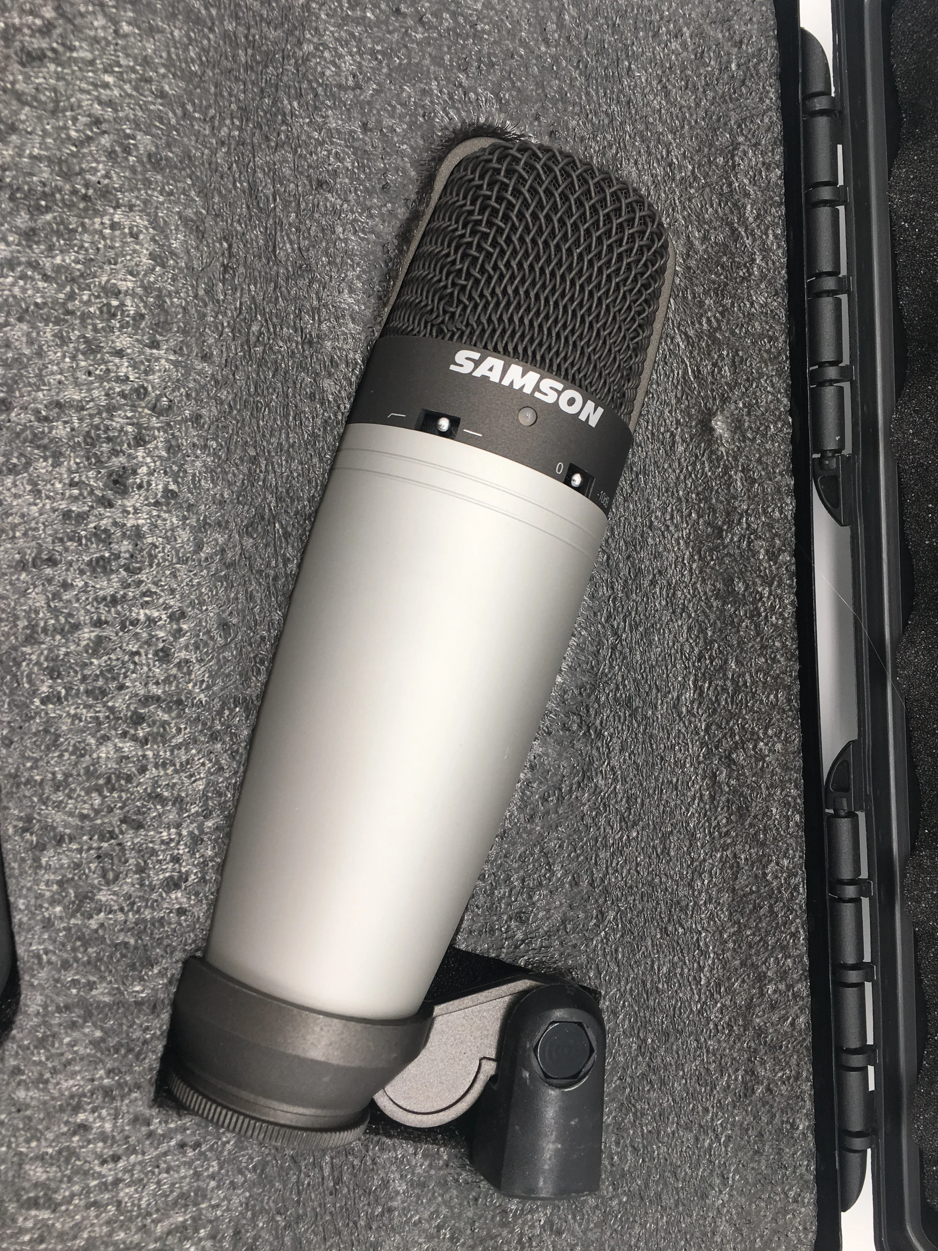 SAMSON C03 Студийный конденсаторный микрофон с большой диафрагмой и несколькими