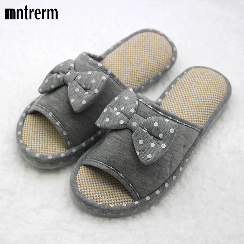 Xiuteng/карамельного цвета теплый домашние тапочки; женские зимние тапочки для спальни; домашние тапочки с бантиком из мультфильма; хлопковая домашняя льняная обувь - Цвет: Dot bow gray