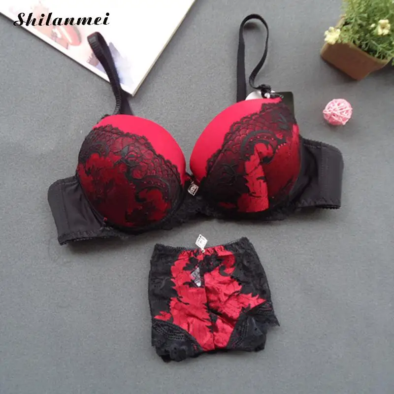 2018 Sexy Underwear Women Bra Set Red Lingerie Set Retro Lace Printed