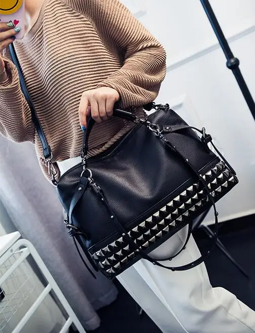 

Crossbody Bags For Women Messenger Bags 2018 Vintage Leather Bags Handbags Women Famous Brand Rivet Small Shoulder
