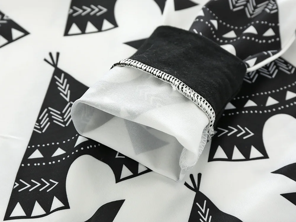 8599743333_457880003