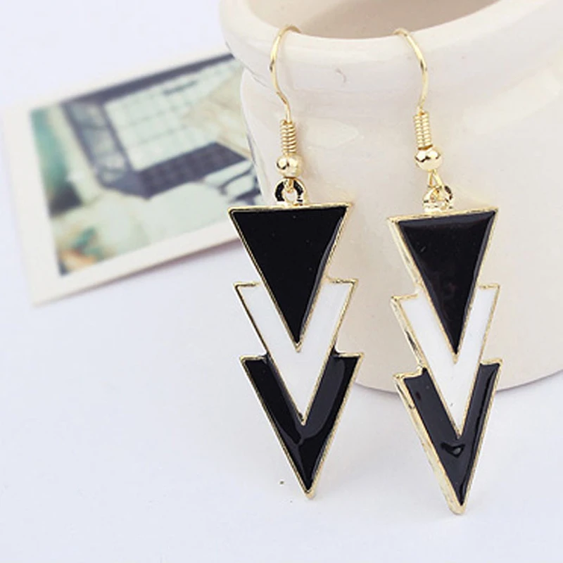 

New Women Charm Earrings Exaggerated Elegance Ear Jewelry Hot Sale Black White Fashion Drops of Oil Geometric Dangle Earring