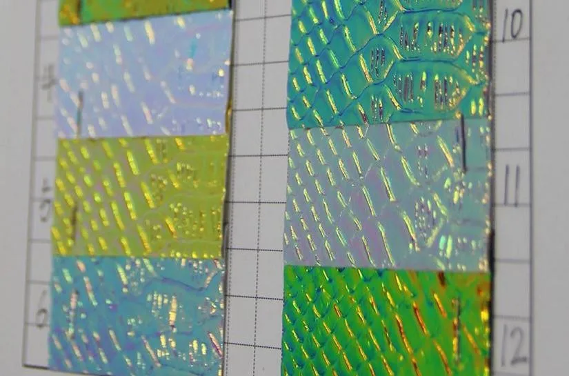 Голографическая ПУ кожаная ткань лазерная симфония кожа 0.7 мм Хамелеон змеиной Красочные Лазерная искусственная кожа материал