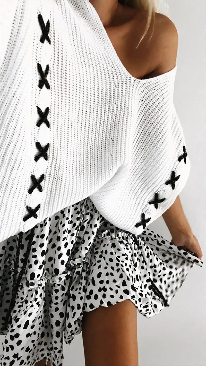 New Women's Sweater 2018 Autumn And Winter Fashion V-Neck Off-the-shoulder Pattern Long-sleeved White Loose Sweater Women