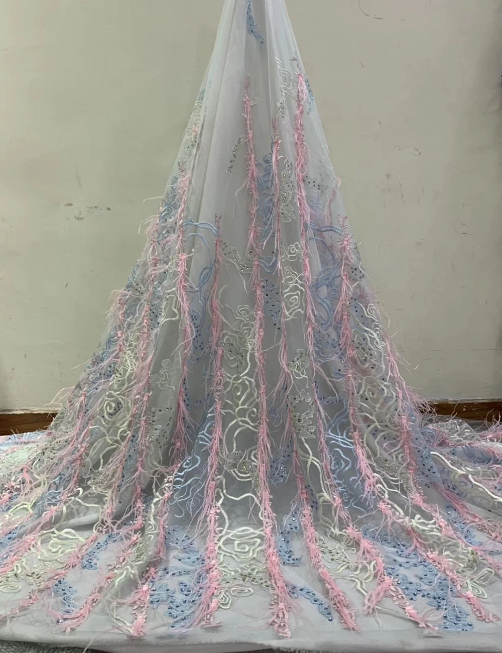 

African 3d Feather Lace Fabric 2019 latest high quality Nigerian lace fabrics French net lace fabric with stones for dress W108