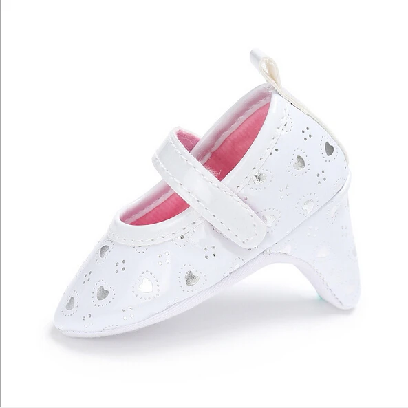 Новинка; модная обувь на высоком каблуке для маленьких девочек; обувь для свадебного торжества; обувь принцессы в горошек; кожаная обувь для вечеринок с объемным цветочным принтом