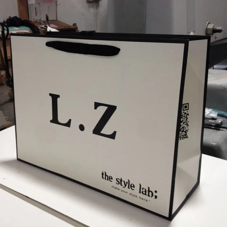 

Wholesales 1000pcs/lot Custom Luxury Thick Paper Shopping Bag with Your Logo Gift Clothes and Shoes Store Bags 250G Paperboard