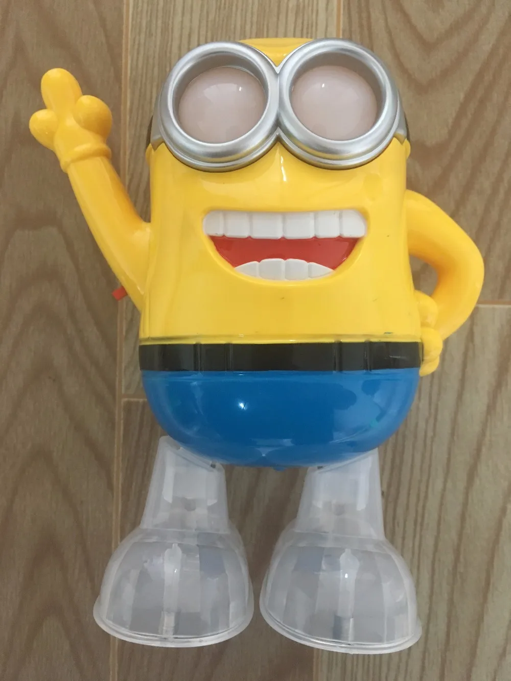 minion robot toy