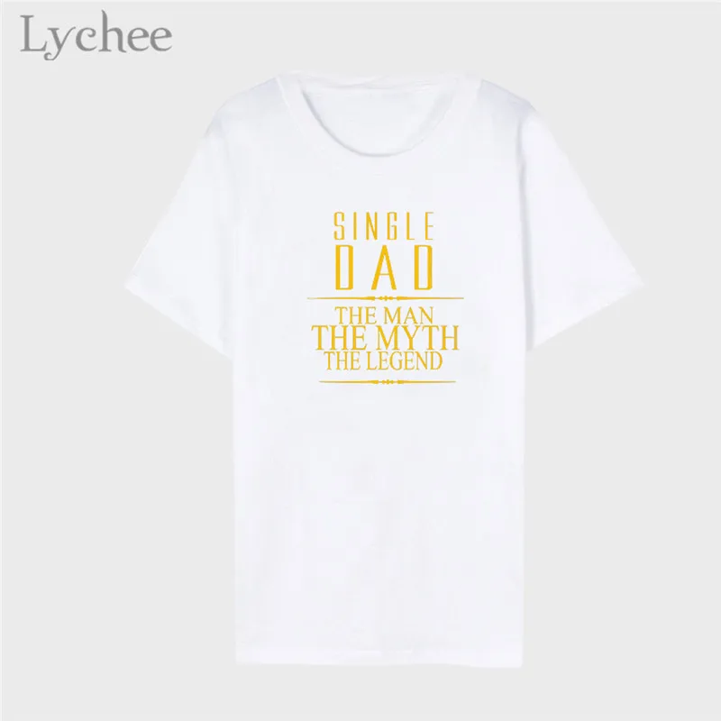 camiseta blanca y amarilla