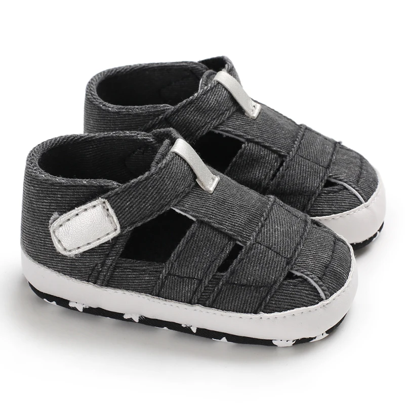 Летние сандалии для маленьких мальчиков и девочек; обувь для новорожденных; мягкая кожаная обувь с подошвой для кроватки; унисекс; детские сандалии для начинающих ходить; Infantil; 0-18M - Цвет: Черный