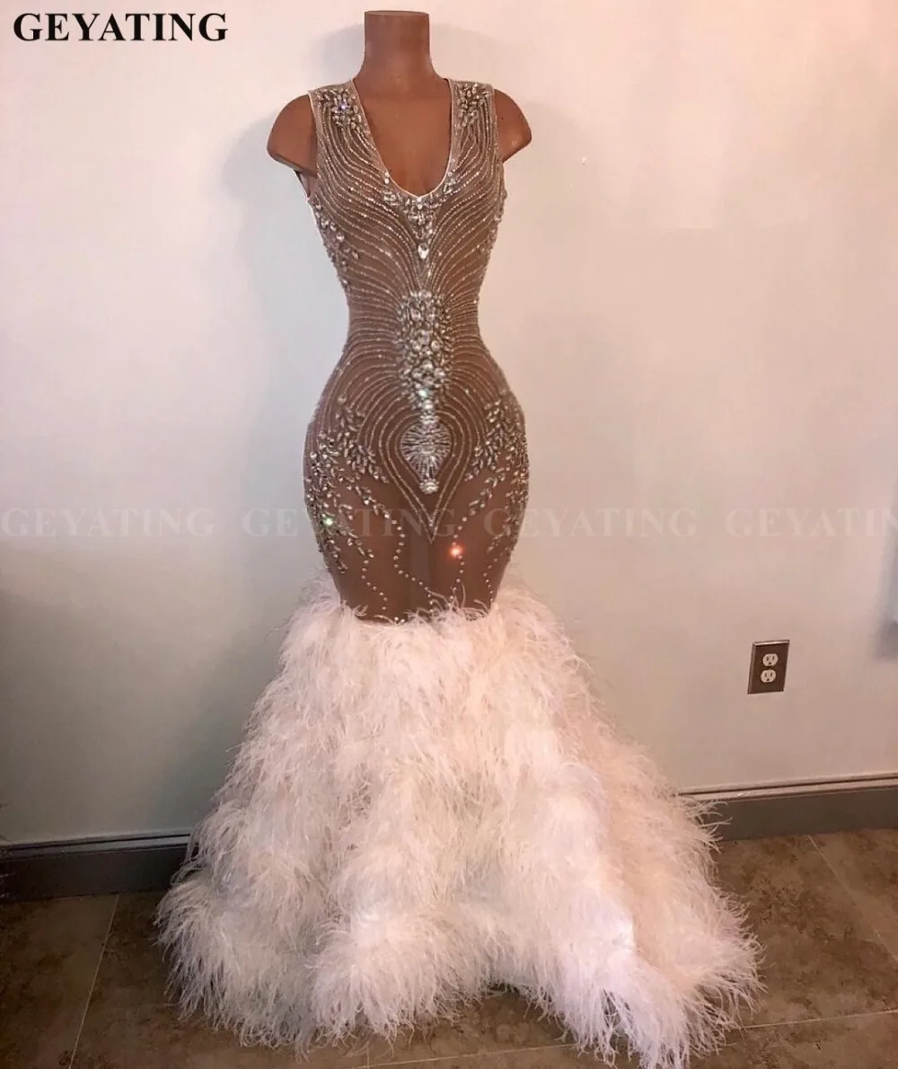 Luxe Strass Crystal White Feather Prom Dresses 2020 Mermaid Lange Afrikaanse Formele Jurk Zwart Meisjes Afstuderen Gala Jurk Luxe Strass Crystal White Feather Prom Dresses 2020 Mermaid Lange Afrikaanse Formele Jurk Zwart Meisjes Afstuderen Gala Jurk