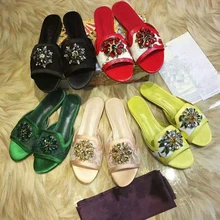 Модные Летние Тапочки женские роскошные украшенные цветами дизайнерские милые босоножки из сетчатого материала Босоножки на каблуках для отдыха Брендовая женская обувь