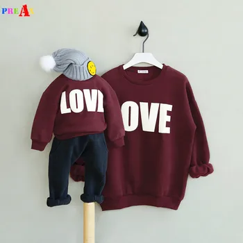 

Family Look 2018 Mommy And Me Sweater Fashion Mother Father Baby Letter LOVE Family Clothing Embroidery Star Family Matching