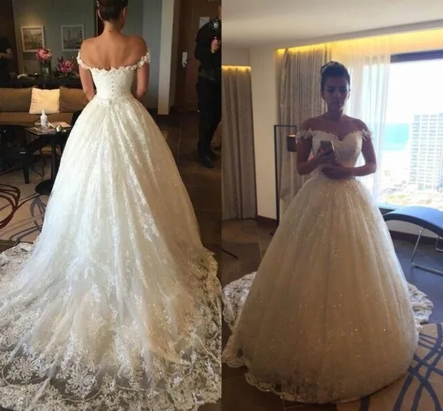 

Vintage Ball Gown Wedding Dresses 2017 New Appliques Sweetheart Backless Button Court Train Bridal Gowns