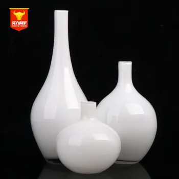 

Home vase white porcelain vase a European flower in the living room