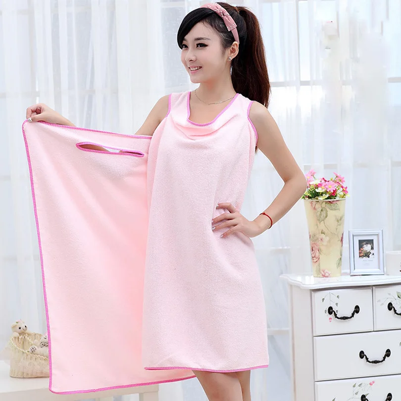 Банное полотенце халат. Полотенце-халат женский. Банное полотенце халат. Банное полотенце халат. Женщина в полотенце.