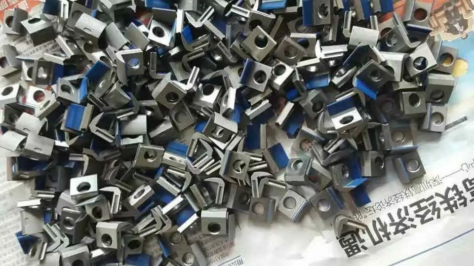 569643203