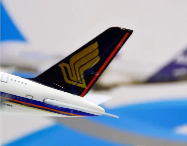 Модель самолета Боинг A380 авиакомпании Сингапур 16 см модель из сплава для детей