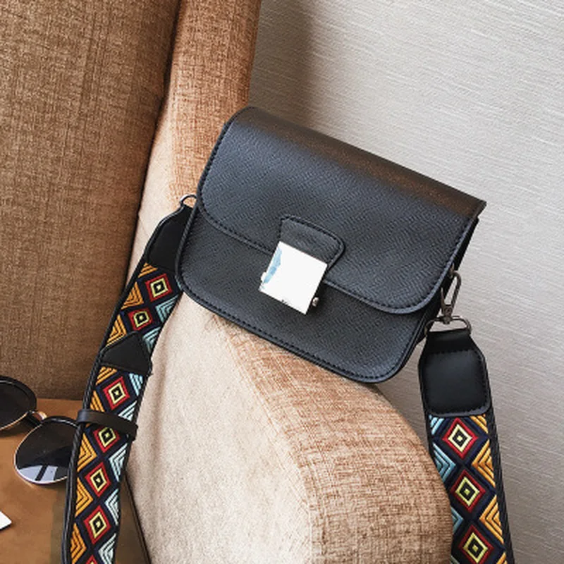 

In 2018, the new fastening chain holds hand, shoulder, small square bag, tide, Za family, lemon, yellow small square bag, female