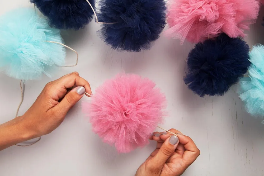10228-Tulle-Pom-Pom-Garland-6