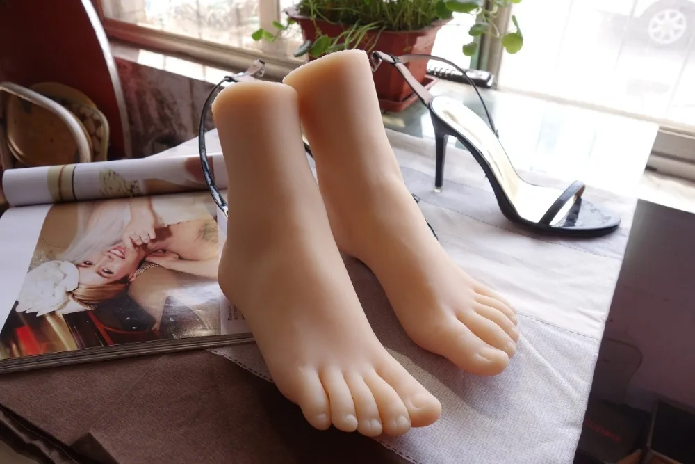 3811 Realistic One Pair Silicone Female Mannequin Dummy Foot,Fake Feet Model,Free Nail Stickers