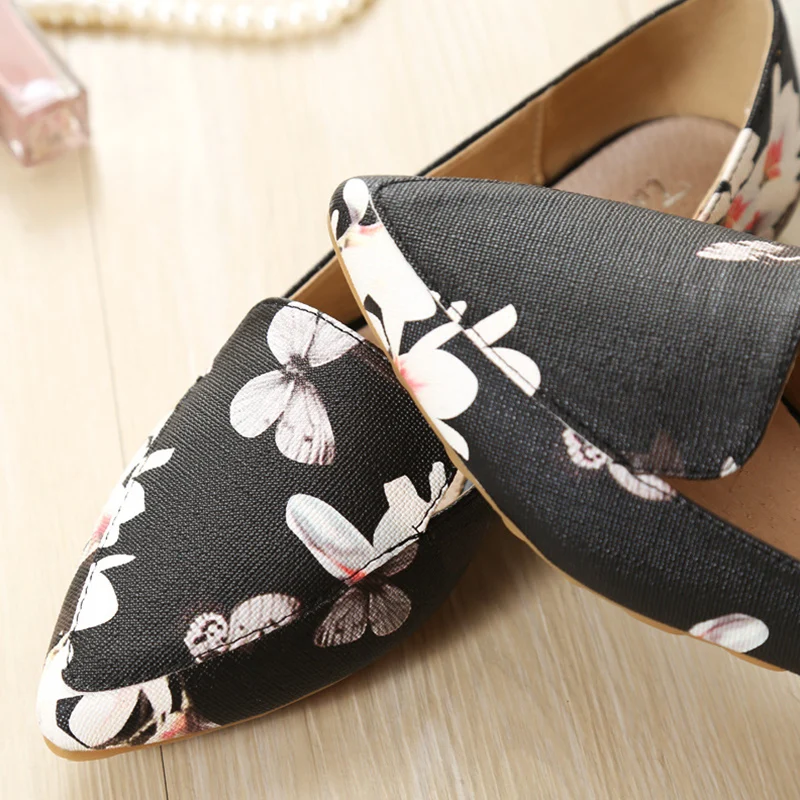 Shoes-woman-genuine-leather-loafers-ethnic-pointed-toe-causal-shoes-breathable-sewing-totem-flower-slip-on (4)