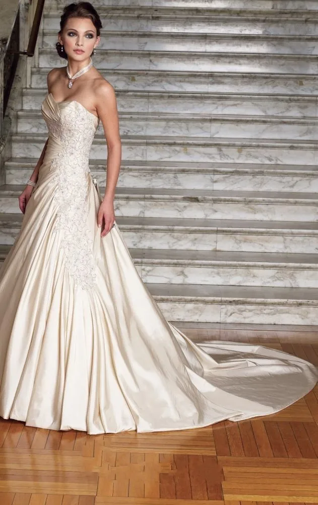 New-Arrival-Top-Selling-2014-Luxury-Wedding-Gown-A-Line-Sexy-Sweetheart-Taffeta-Ruffles-Lace-Appliques.jpg