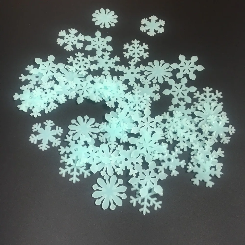 LoveCCD 50pcs/Bag 3D Snowflake Glow In Dark Luminous Fluorescent Sticker Light-emitting DIY PVC stickers for Kids J17