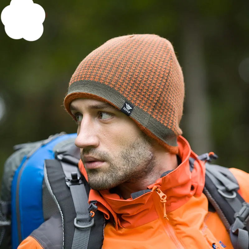 Шапка among us детская. Шапка холодов. Красивая девушка в шапке. Шапка among us детская. Шапка холодов.