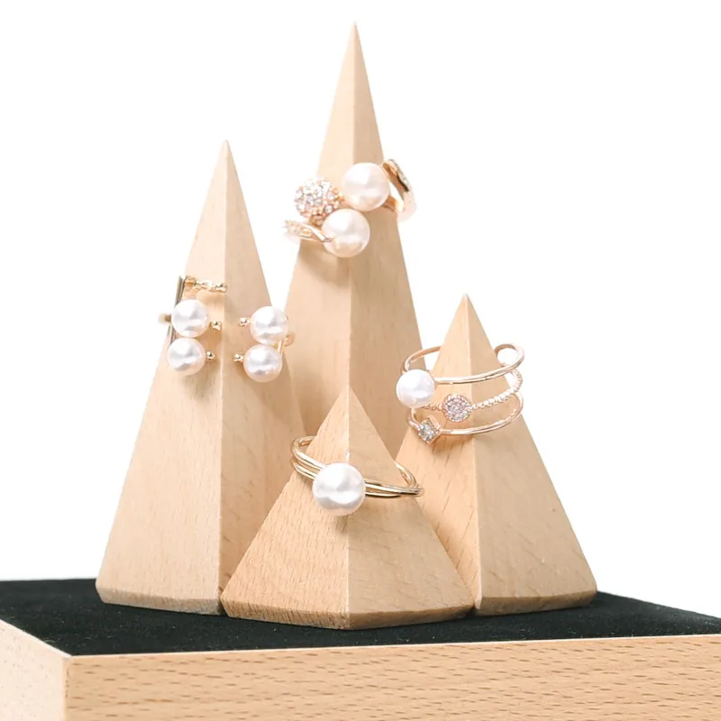 Геометрическая пирамидальной формы твердой древесины подставка для демонстрации колец Кольцо Витрина для ювелирных украшений держатель