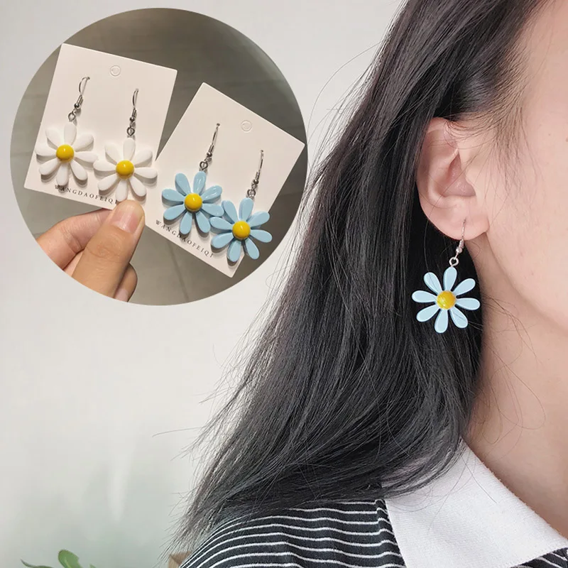 

2019 NEW Blue White Acrylic Daisy Flower Drop Earrings for Women Summer Jewelry Sweet Cute Girls Earrings Jewelry Pendientes