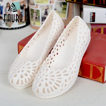 

Summer Waterproof Hollow Breathable Sandals Nurse Hospital Medical Work Shoes Female Beach Garden Hole Shoes Drugshop Footwear