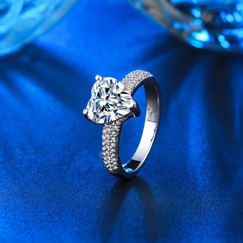 Кольцо с красным камнем. Кольцо с красным камнем. Кольцо с камнем сердечком. Кольцо с рубином. Кольцо с сердцем.