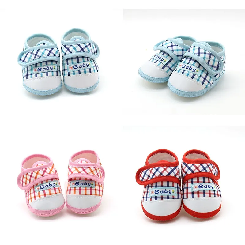 Обувь для маленьких мальчиков и девочек; хлопковые клетчатые ботиночки для малышей, начинающих ходить; ботиночки с мягкой подошвой