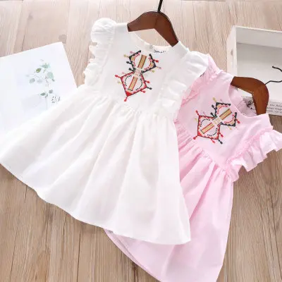 

Roimyal Wholesale 2019 Lovely 2-7years free shipping girl features national style embroidery wooden ear shoulder dress